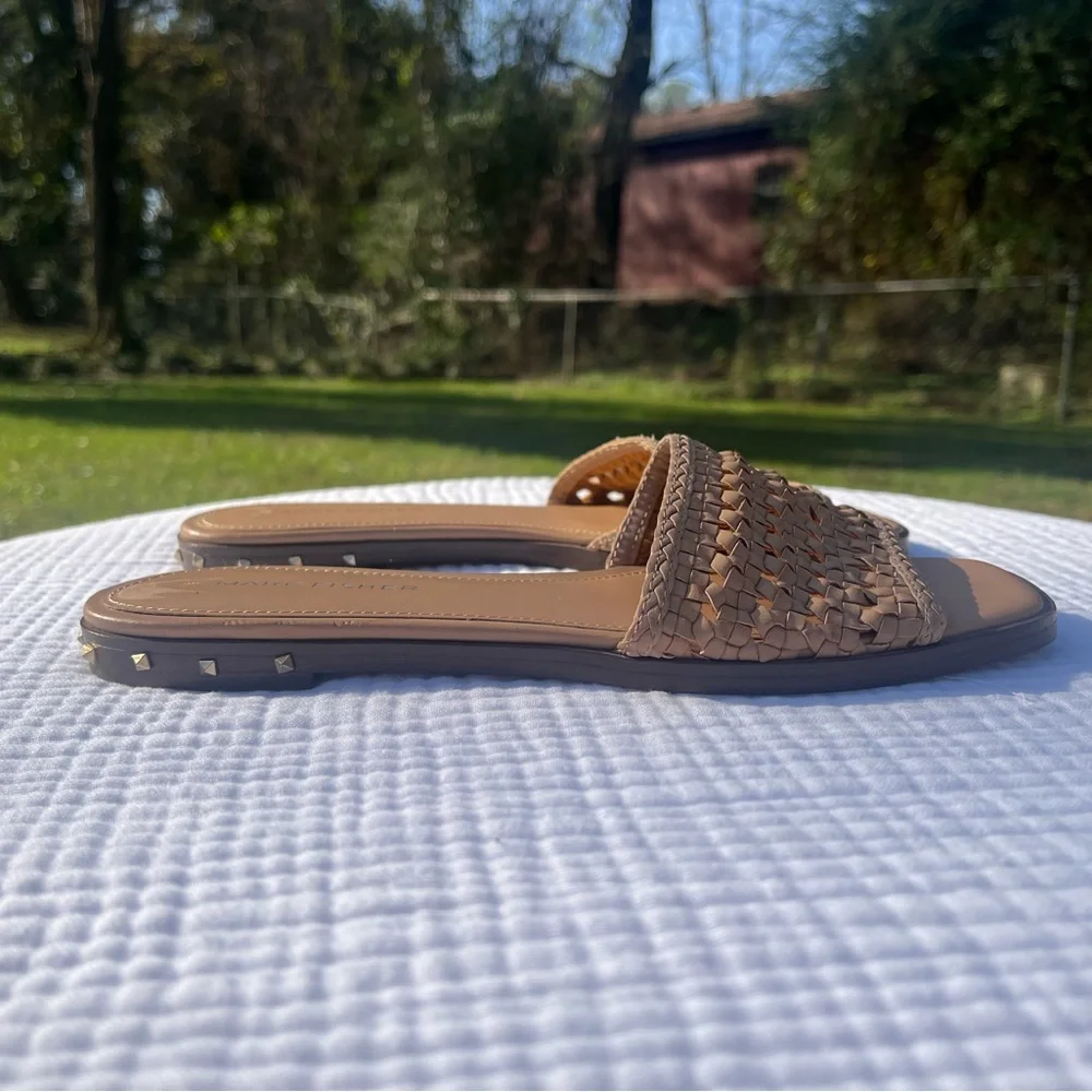MARC FISHER Woven Tan JEREMY Spike Sandals Slides Size 6.5 - Picture 4 of 7
